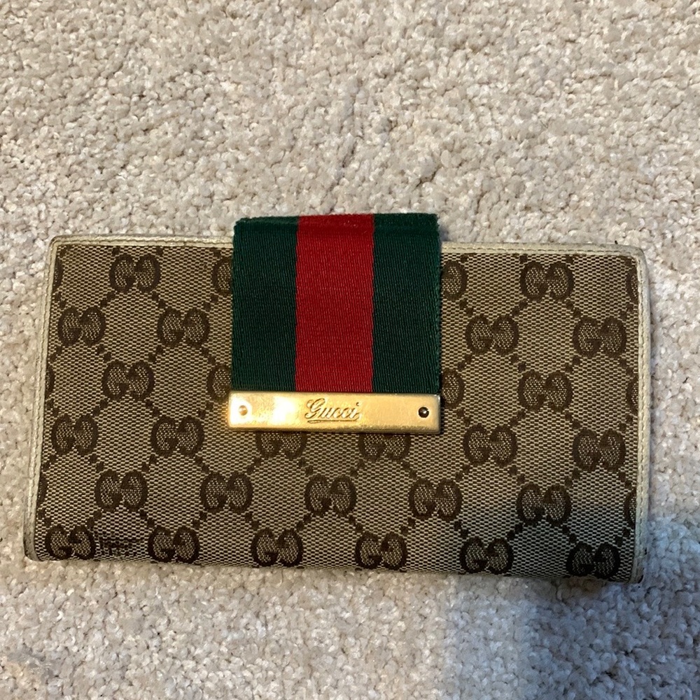 Gucci Wallet- EUC